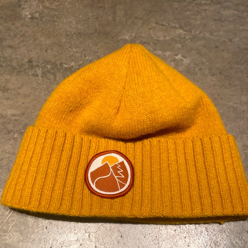 Patagonia beanie mustard yellow new